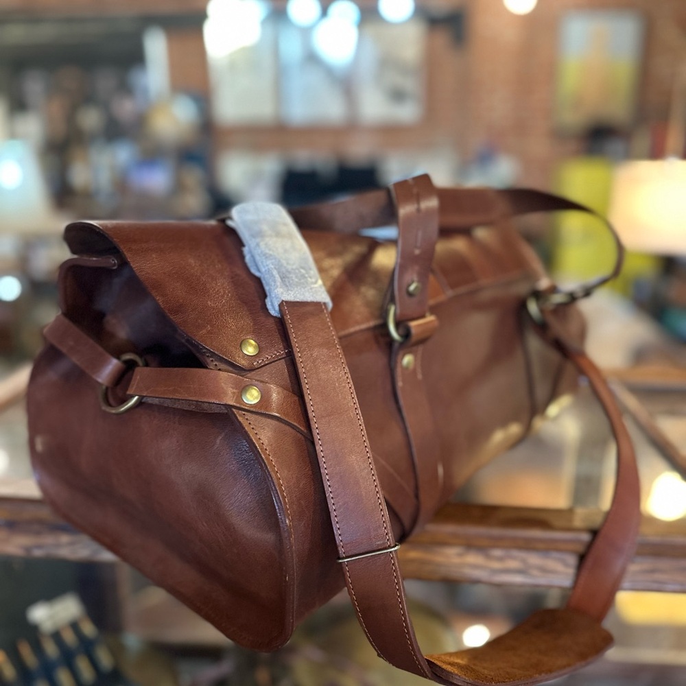 Vintage-Style Brown Leather Travel Duffel with Brass Hardware - Picture 6 of 9